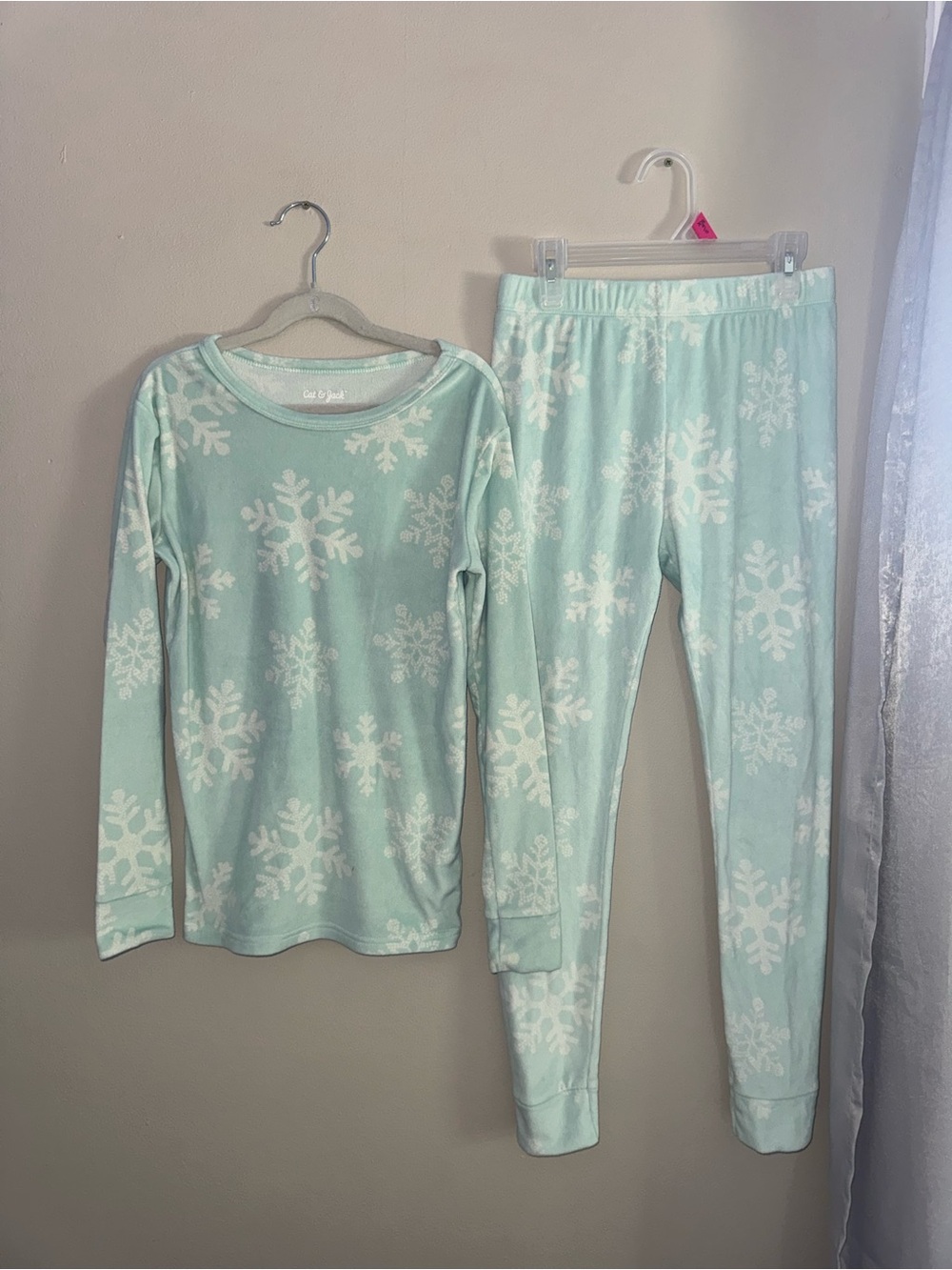 Cat & Jack Mint Green Snowflake Pajama Set for Kids